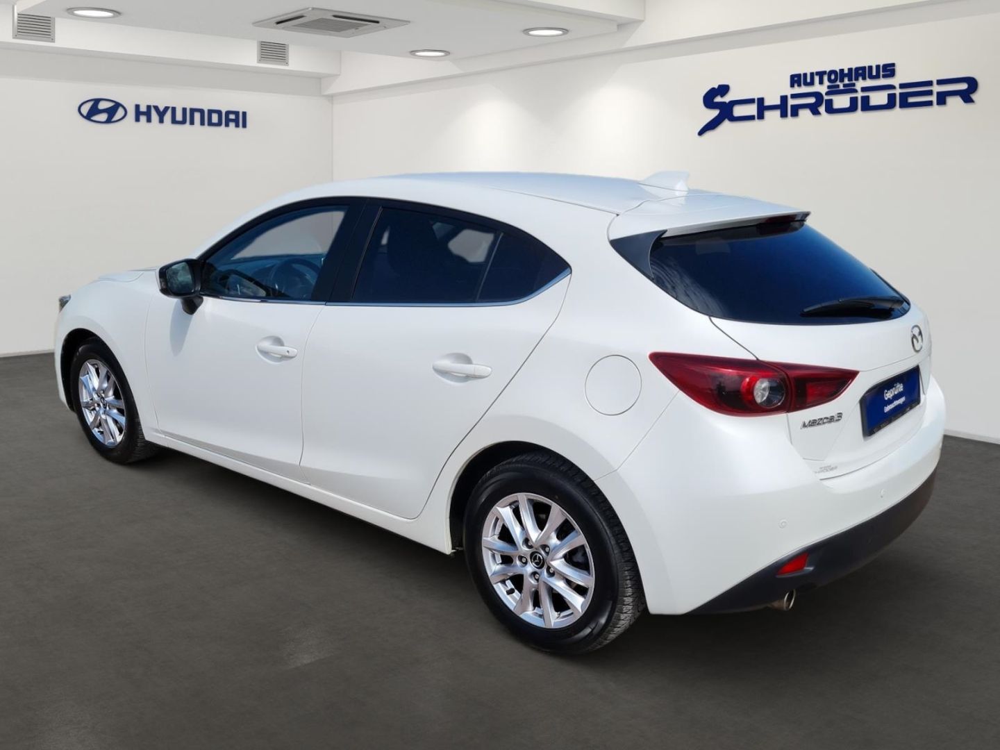 Fahrzeugabbildung Mazda 3 Center-Line er 2.0 LED-Tagfahrlicht