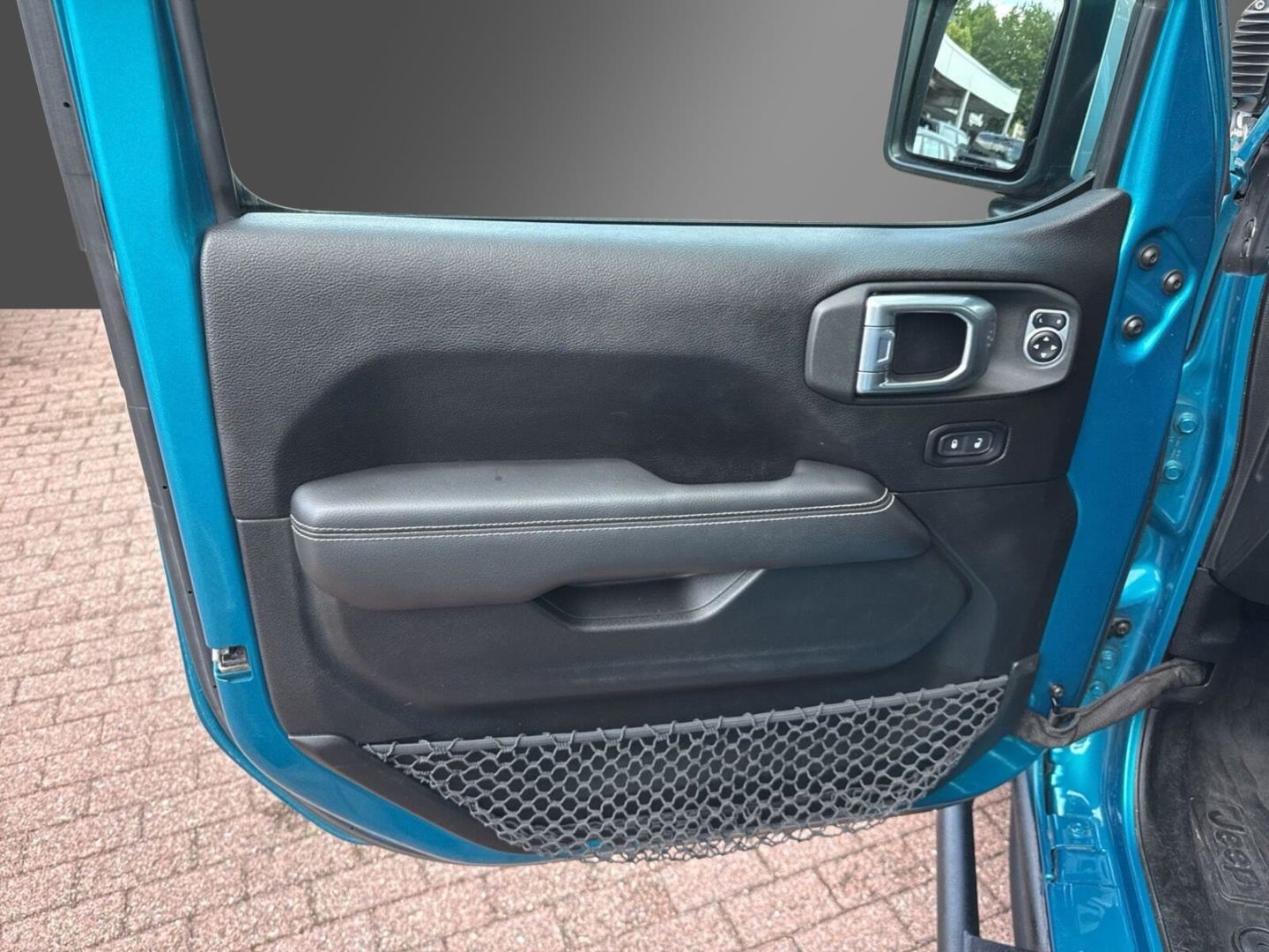 Fahrzeugabbildung Jeep Wrangler Sahara 2.2 CRDi - Umbau - Sky-One-Touch