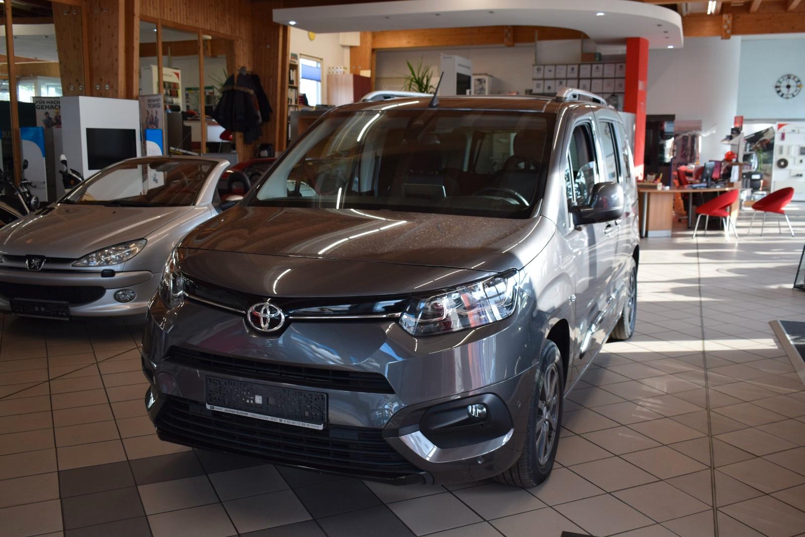Toyota Proace City L1 Team Deutschland +Navi+ Pano+