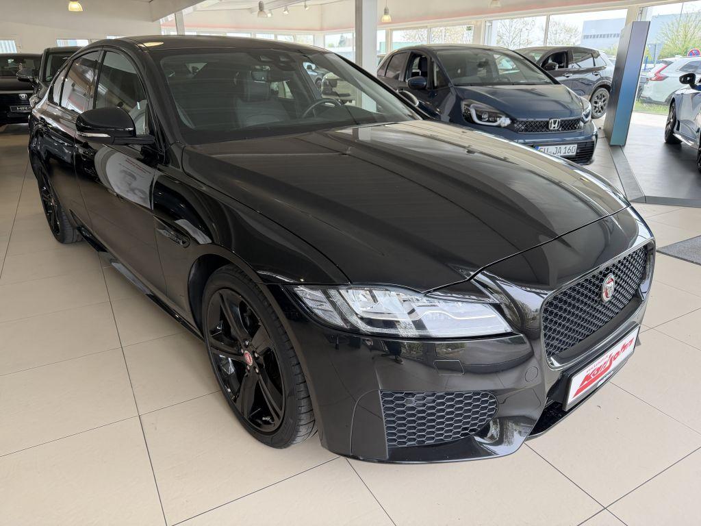 Jaguar XF 20d Aut. Chequered Flag