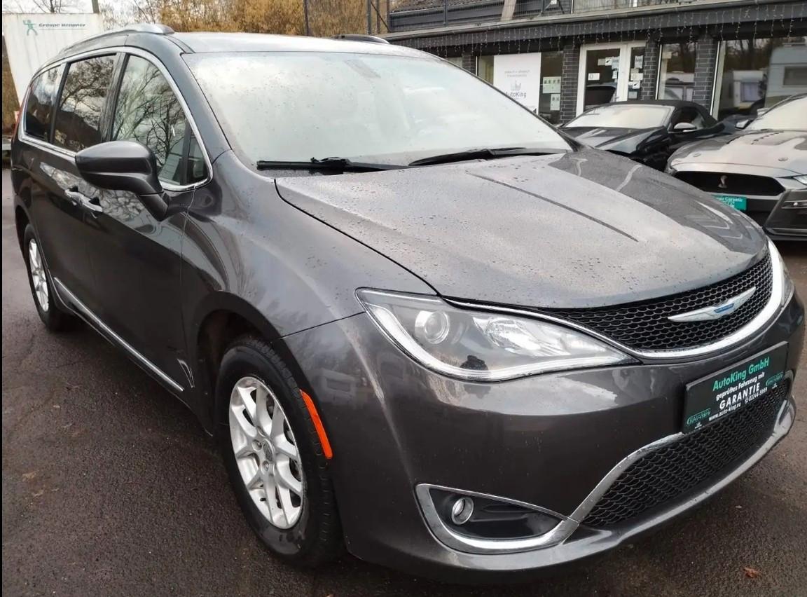 Chrysler Pacifica Leder 9 Gang viele extras