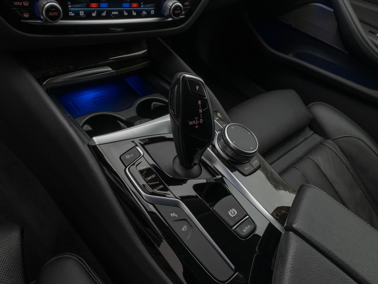 Fahrzeugabbildung BMW 530d xD SportLine 360°HUD DAB H/K 4xKlima Komfor