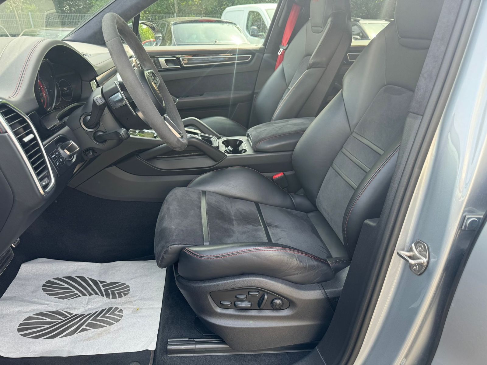 Fahrzeugabbildung Porsche Cayenne GTS Panorama+Sportabgas+HeadUp