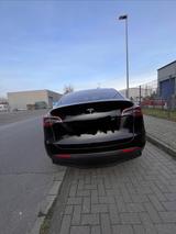 Tesla Model Y Hinterradantrieb RWD RWD - Tesla Model Y in Düsseldorf