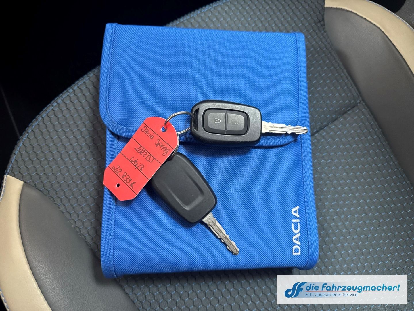 Fahrzeugabbildung Dacia Spring Electric Comfort Plus *FRONTSCHADEN