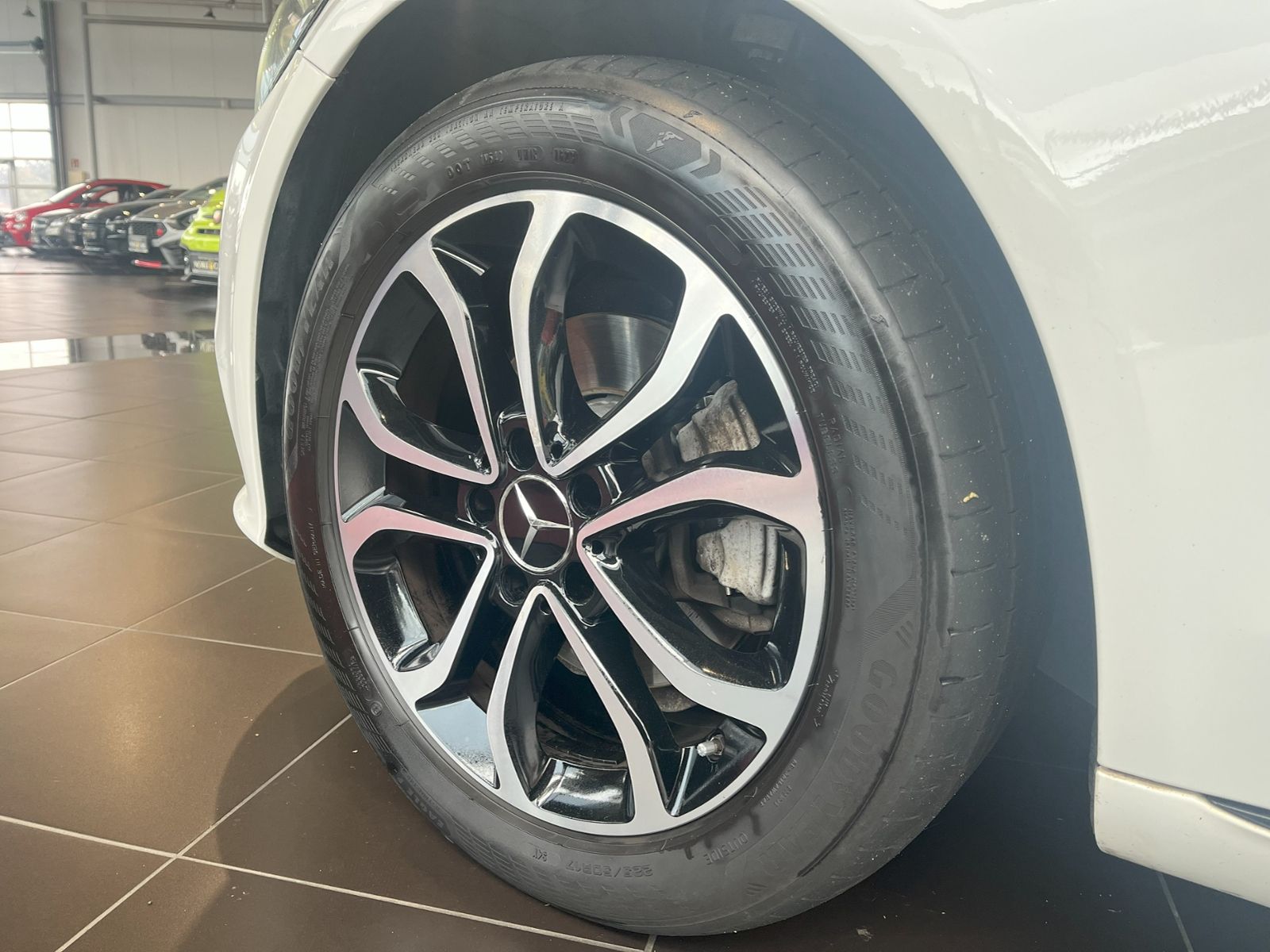 Fahrzeugabbildung Mercedes-Benz C 220 d 9G-TRONIC LED NAVI KAMERA NIGHT PAKET