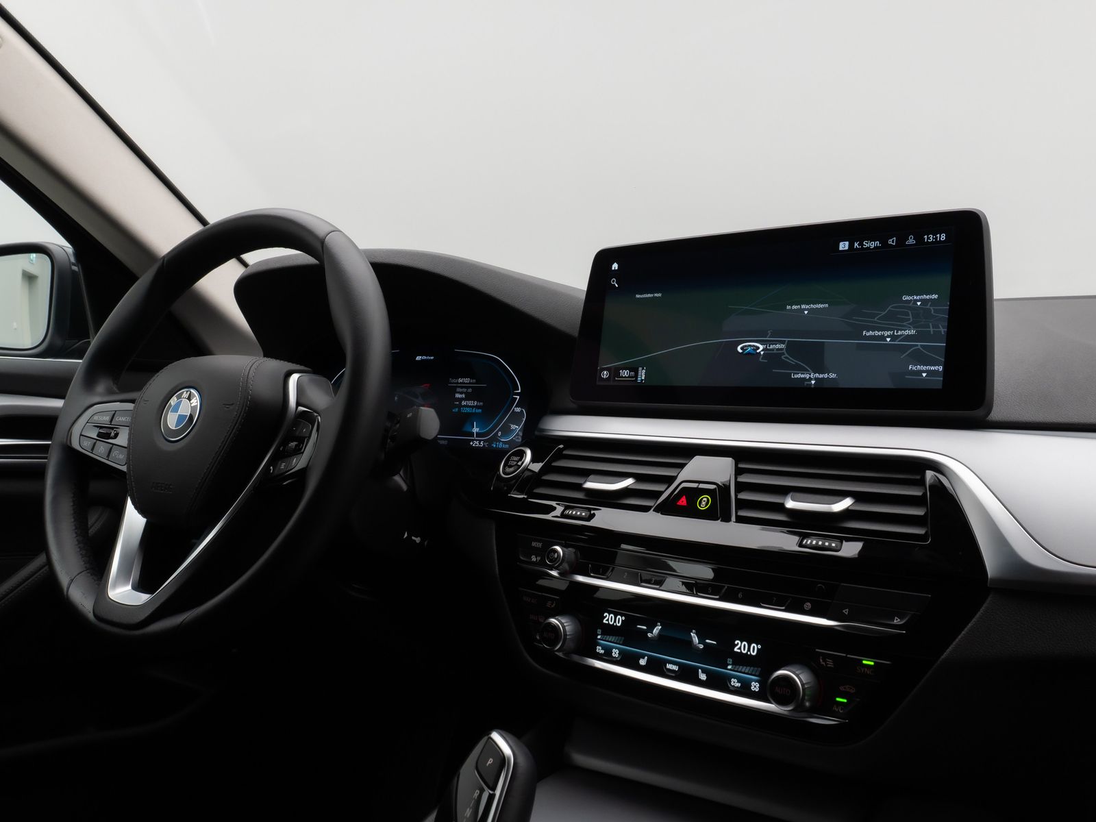 Fahrzeugabbildung BMW 530e Kamera DAB HiFi Leder 4xKlima Alarm 18Zoll