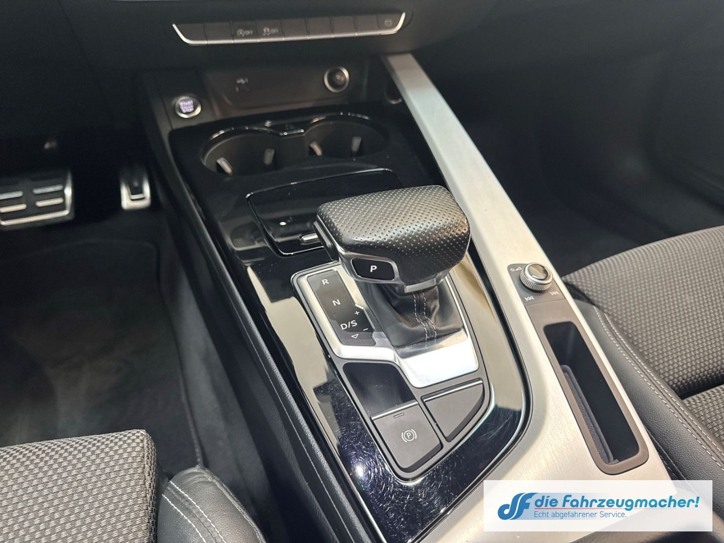 Fahrzeugabbildung Audi A4 Avant 35 TDI S line Navi Leder LED ACC Klimaa