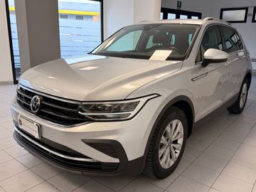 Volkswagen Tiguan - 1