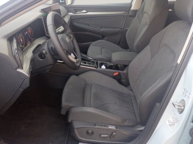 Fahrzeugansicht 8 Fahrzeugabbildung Volkswagen Golf Var. VIII 1.5 eTSI DSG Style AHK+NAVI+KAMER