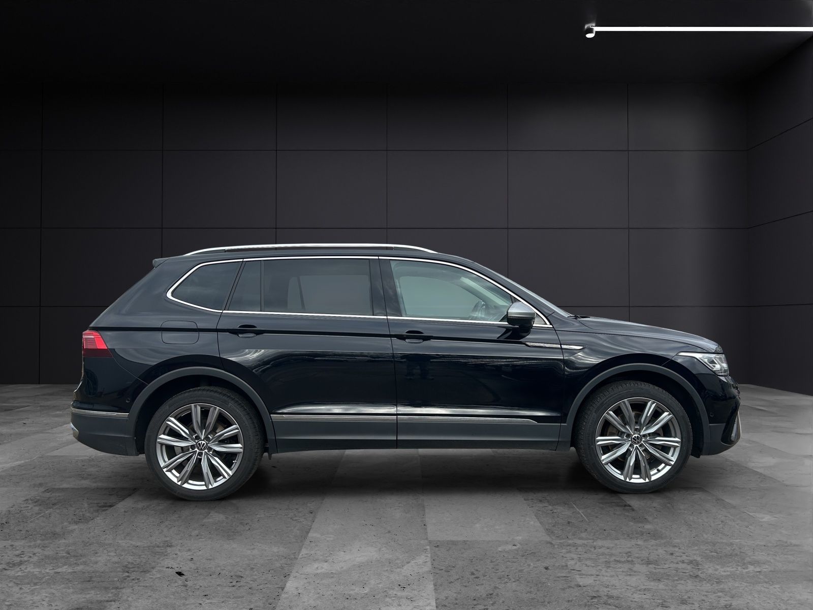 Fahrzeugabbildung Volkswagen Tiguan Allspace Elegance 4M TDI DSG IQ.Light ACC