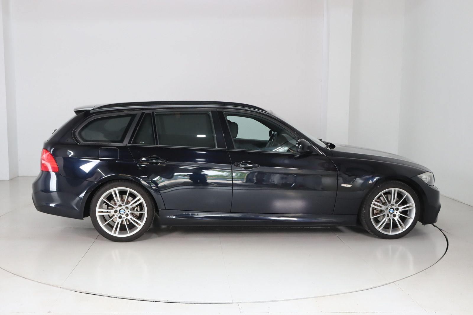 Fahrzeugabbildung BMW 320 i Touring M-Paket * Xenon * Leder * Sitzhzg.