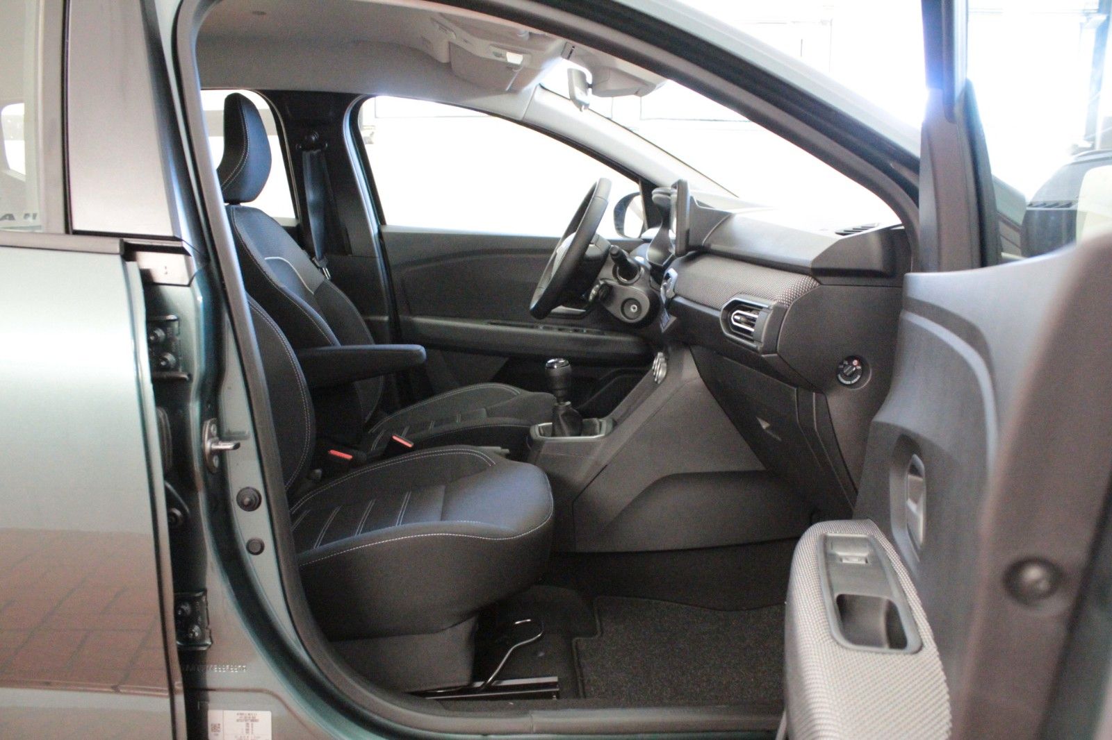 Fahrzeugabbildung Dacia Sandero TCe 100  ECO G Expression*Winterpaket*