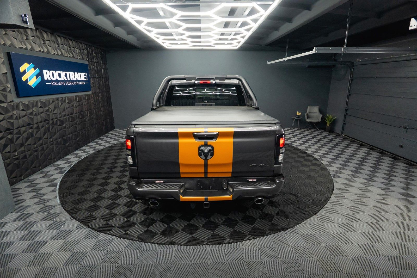 Fahrzeugabbildung Dodge RAM 5.7 V8 HEMI 4x4 OFFROAD Night-Paket *LED*19%