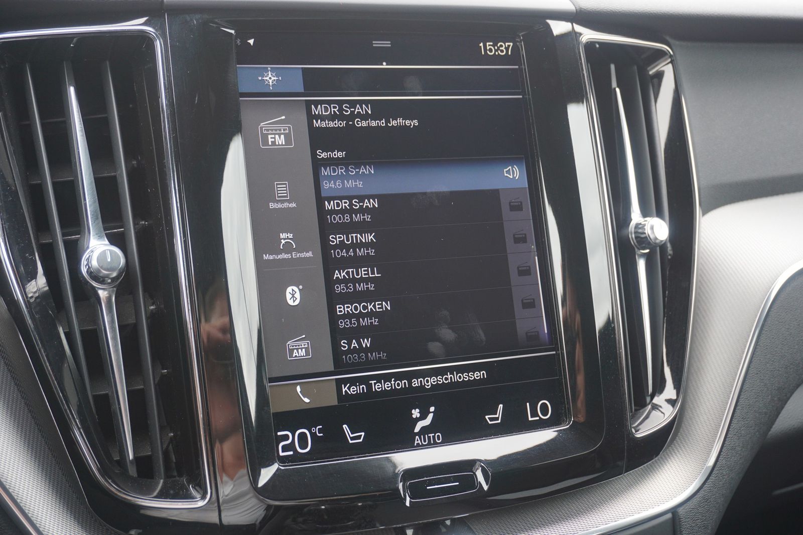 Volvo XC60 2.0 R Design AWD AHK Kamera Keyless Navi foto 14