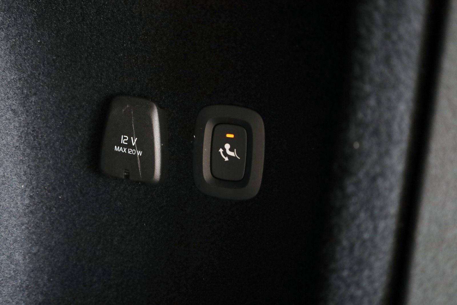 Fahrzeugabbildung Volvo V60 Core T6 Recharge AWD, Navi,Standhz.,AHK e+WR