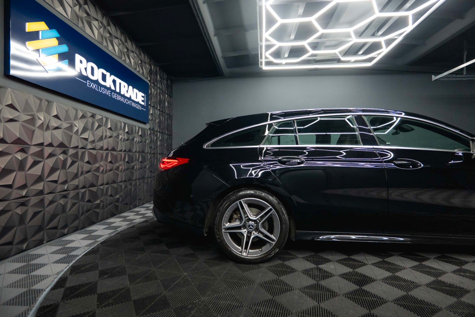 Fahrzeugabbildung Mercedes-Benz CLA 220 Shooting Brake AMG Line | ACC | LED