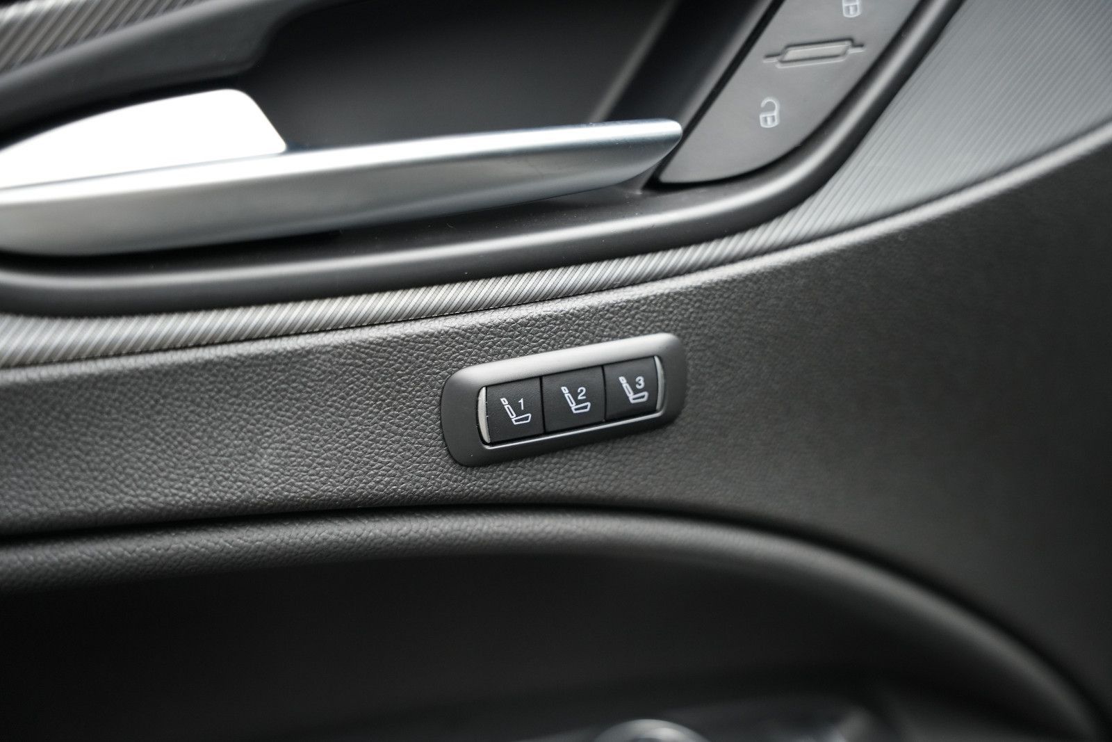 Fahrzeugabbildung Alfa Romeo Stelvio Veloce *Kamera*Leder*Memory*AllBlack