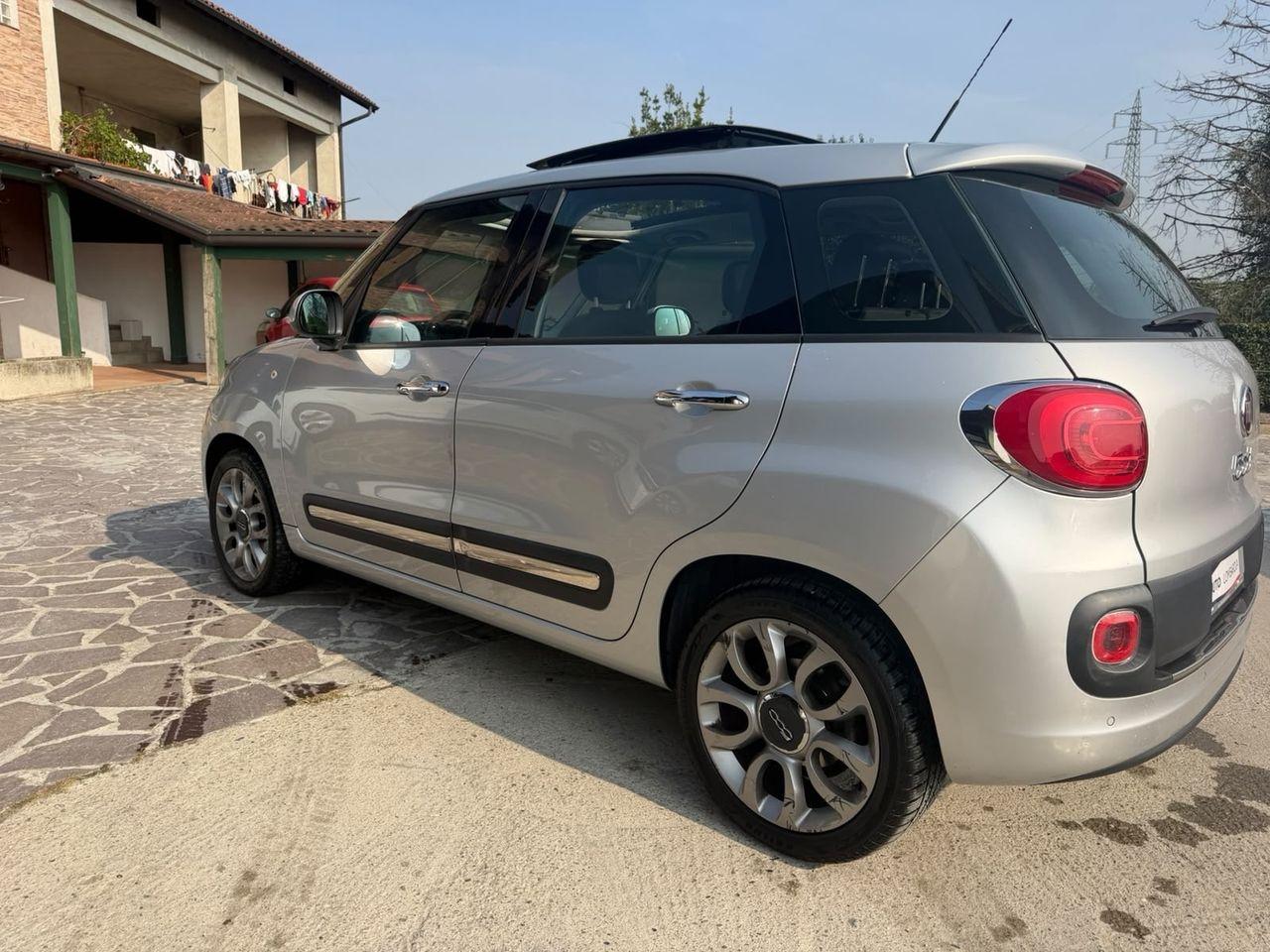 Fiat 500L 2013 — interior