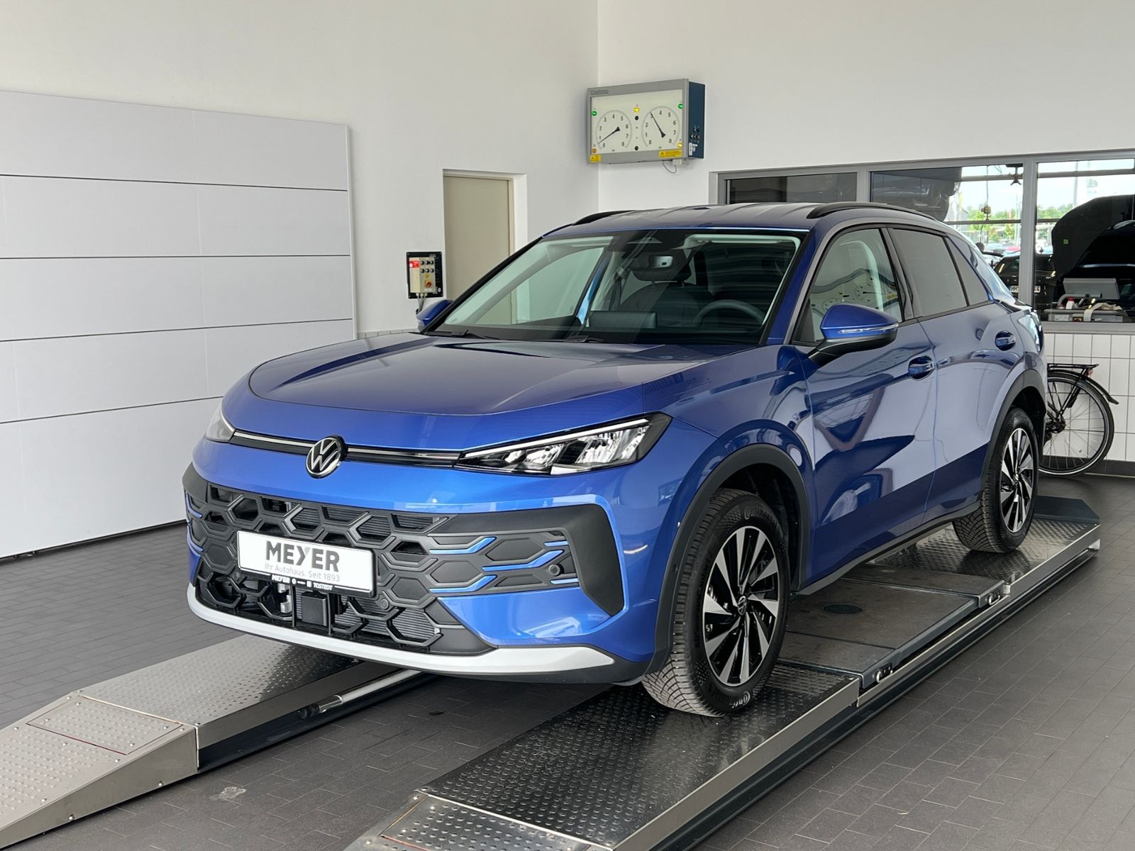 Fahrzeugabbildung Volkswagen T-Roc Life 1.5 eTSI DSG  *AHK, Ganzjahresreifen,