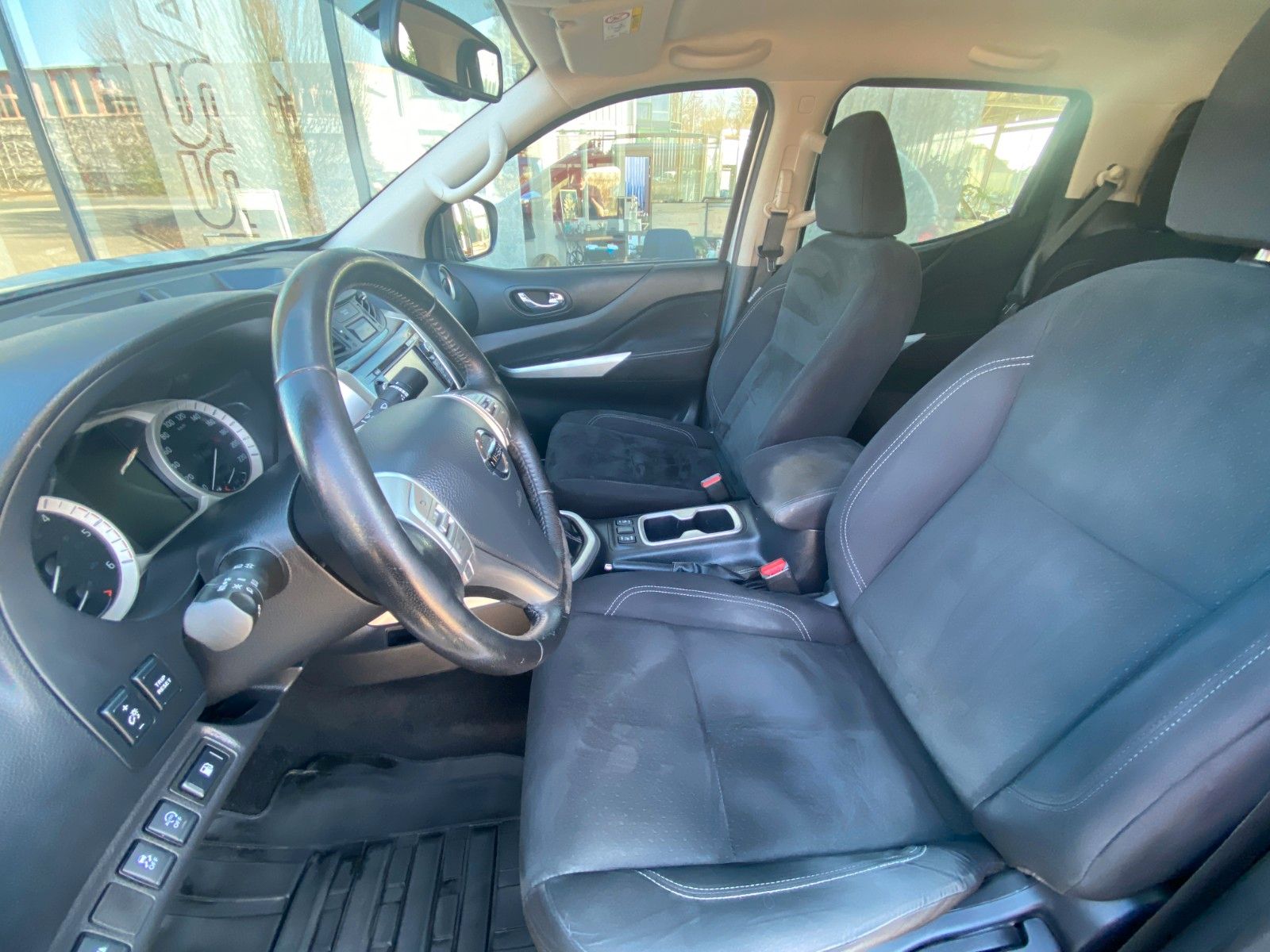 Fahrzeugabbildung Nissan Navara NP300 Tekna Double Cab 4x4