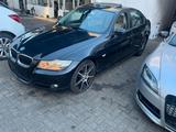 BMW 320i e90 facelift/ voll Ausstattung - BMW 3 Series aus 2011: Facelift