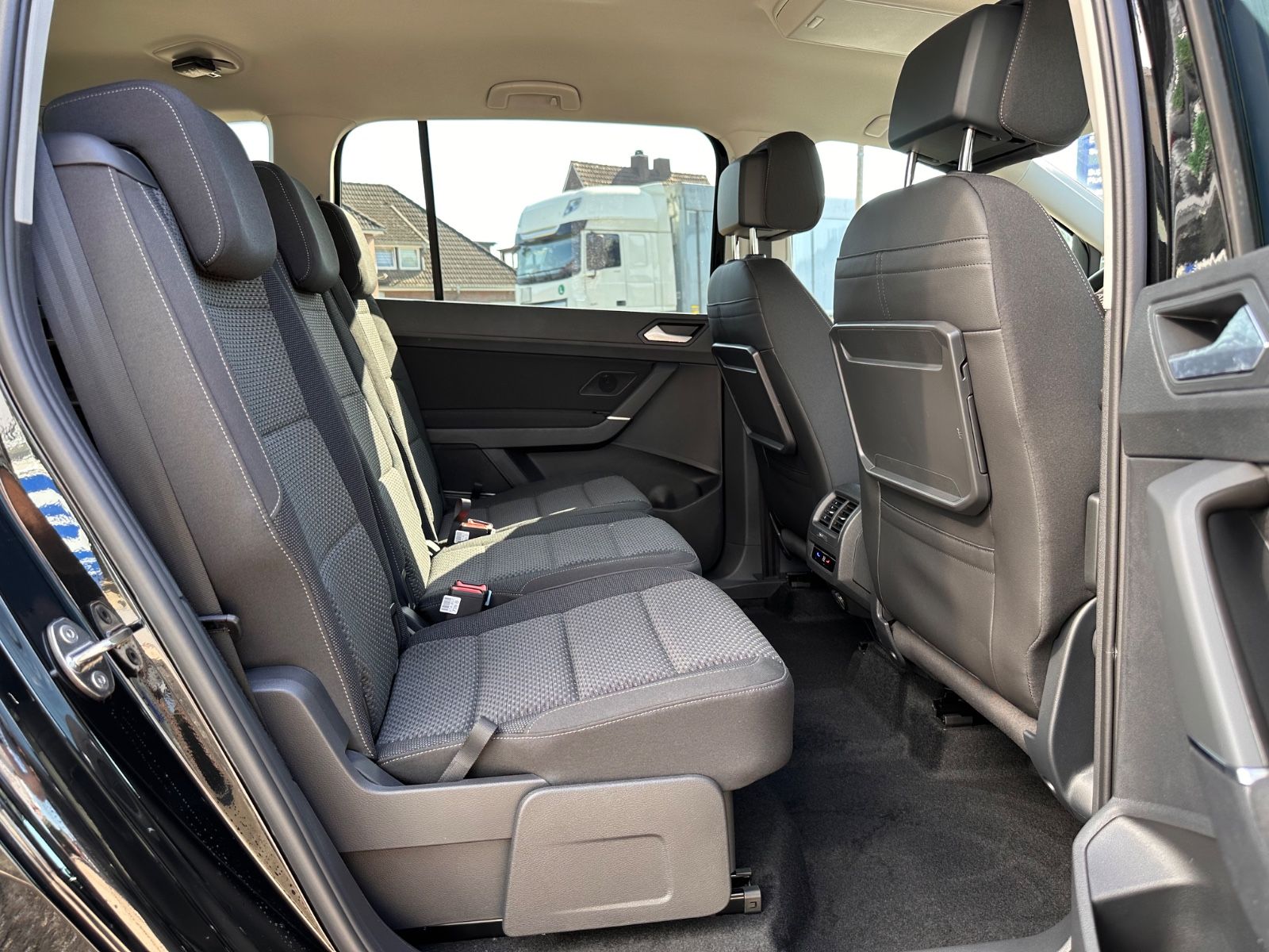 Fahrzeugabbildung Volkswagen Touran Comfortline 1.5 TSI DSG AHK/LED/Navi/SHZG