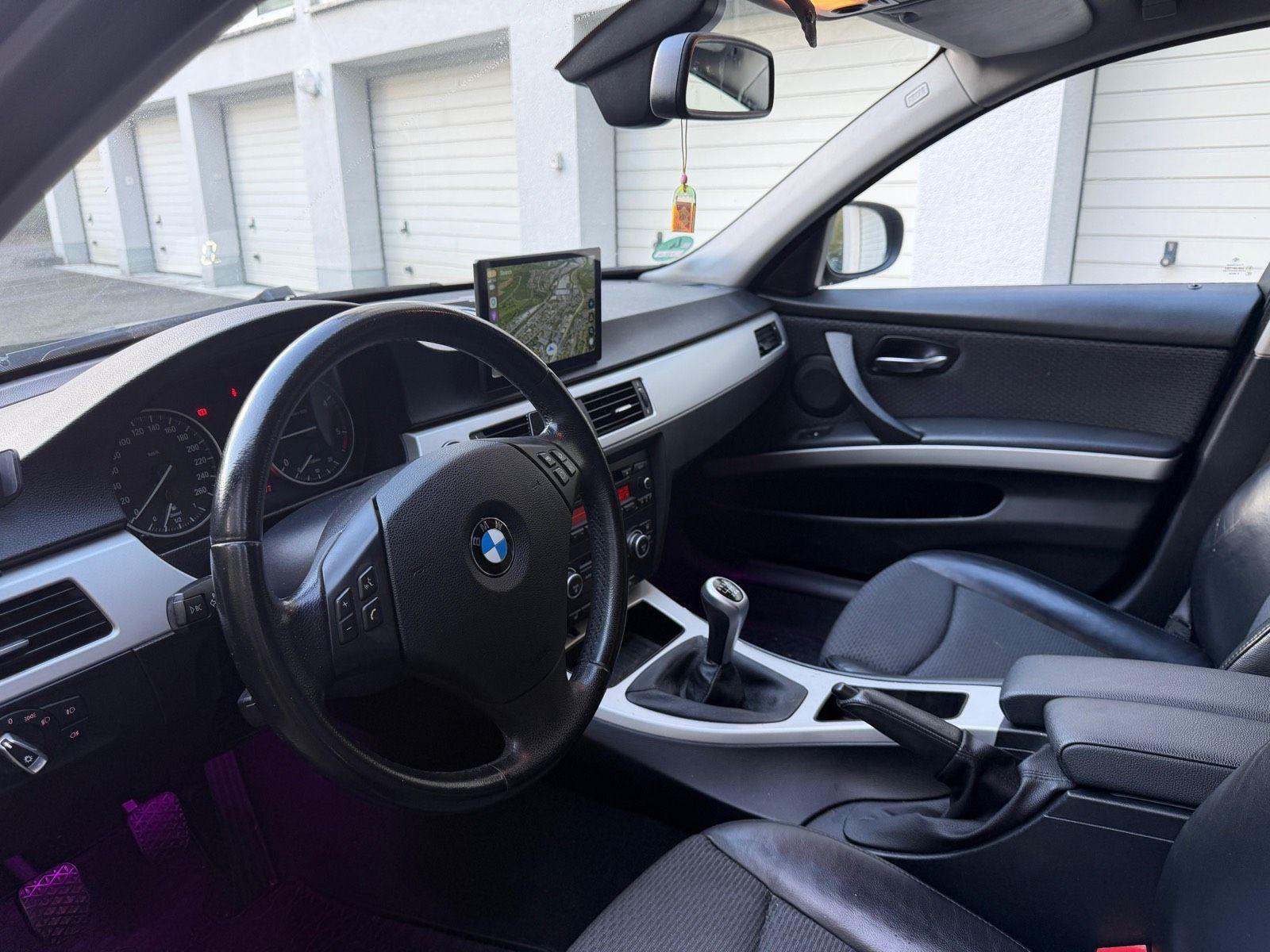 BMW 320 2009 — photo 10