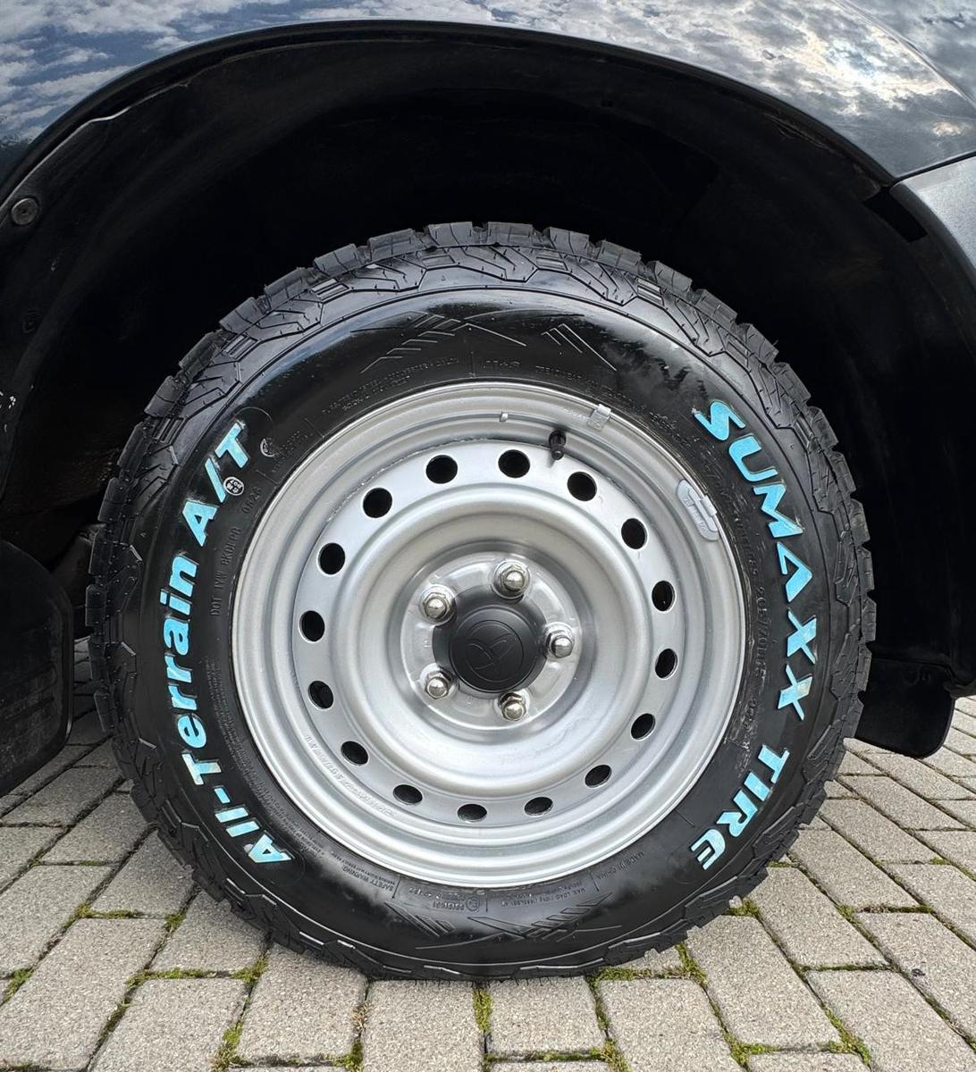 TOYOTA HILUX 2.5 D-4D 120CH - BVM - ATTELAGE FIXE - 159.384 KMS