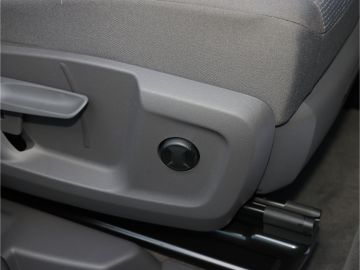 Volkswagen T7 Multivan Business 2.0 TDI DSG AHK Matrix