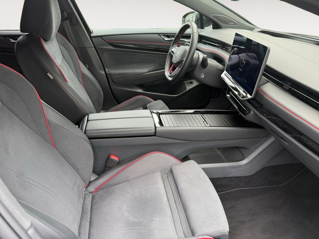 Fahrzeugabbildung Volkswagen ID.7 Tourer 4Motion GTX AHZV DCC Voll