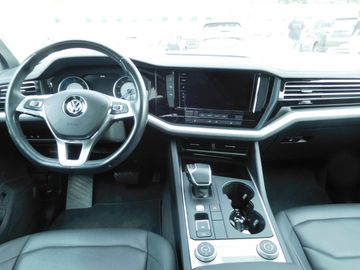 Volkswagen Touareg - 11
