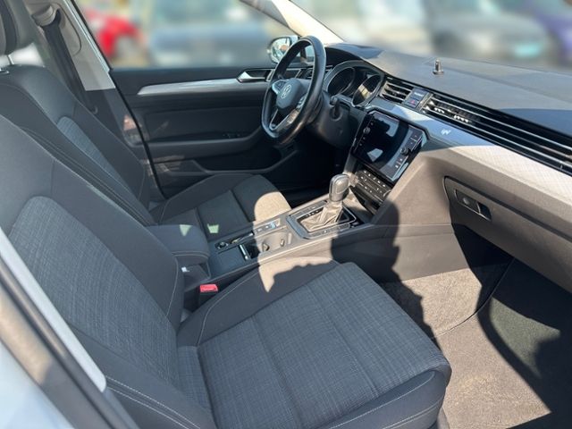 Fahrzeugabbildung Volkswagen Passat Variant 2.0 TDI DSG Business LED NAVI AHK