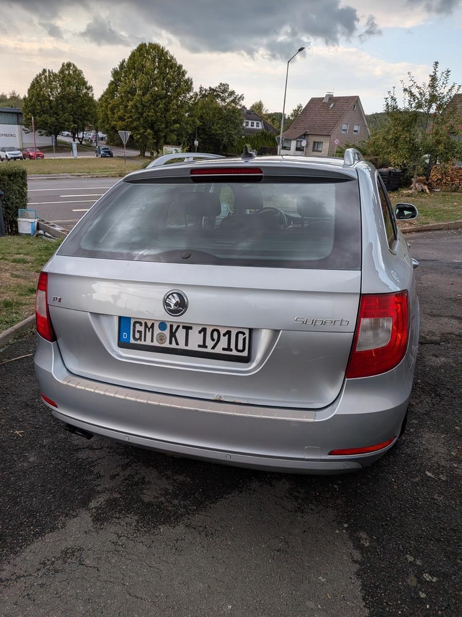 Skoda Superb 2011 — engine 1.968 cm³, 140 HP (103kW)