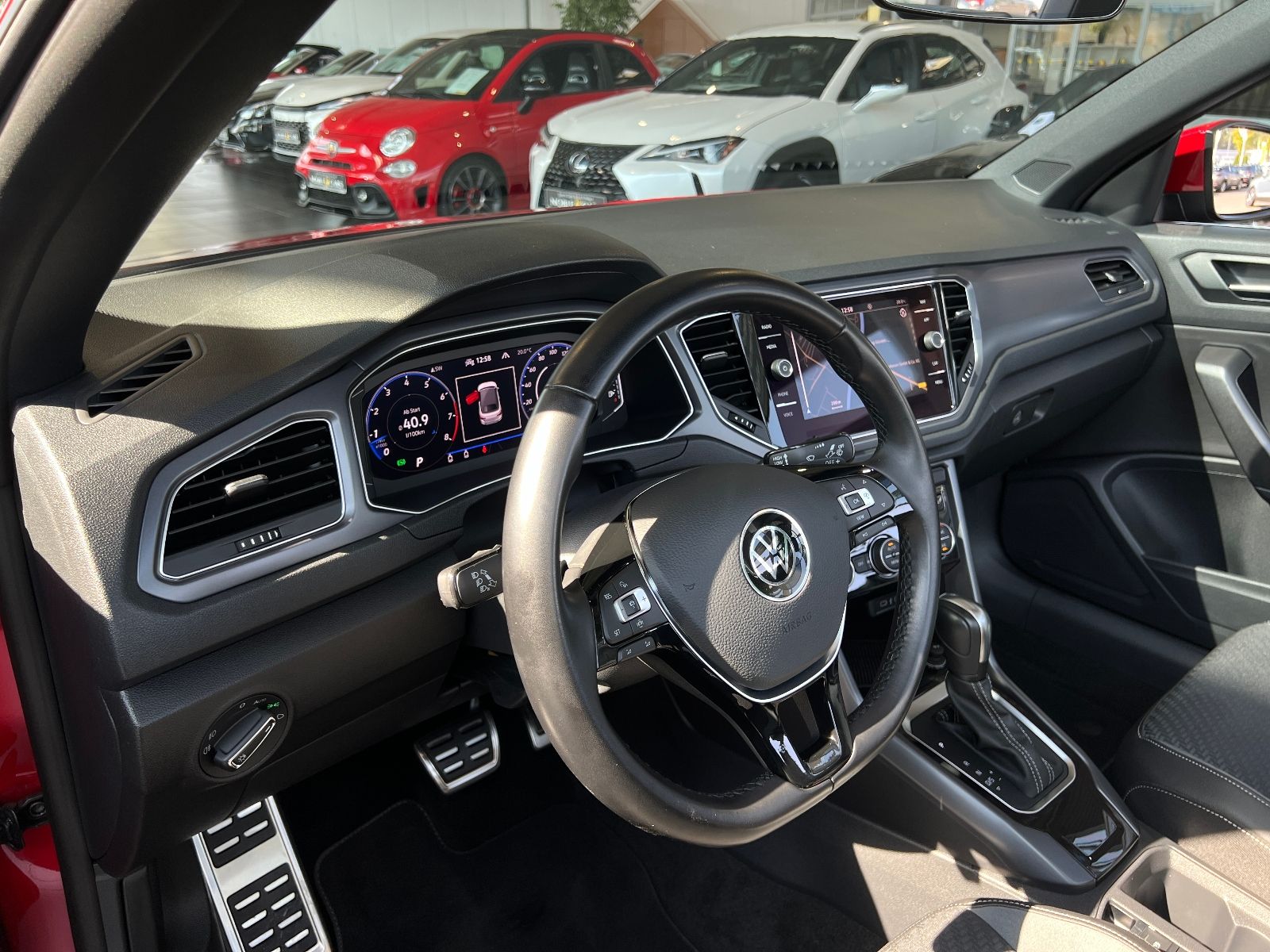 Fahrzeugabbildung Volkswagen T-Roc Cabriolet R-Line AHK ACC LED NAV SHZ 19"