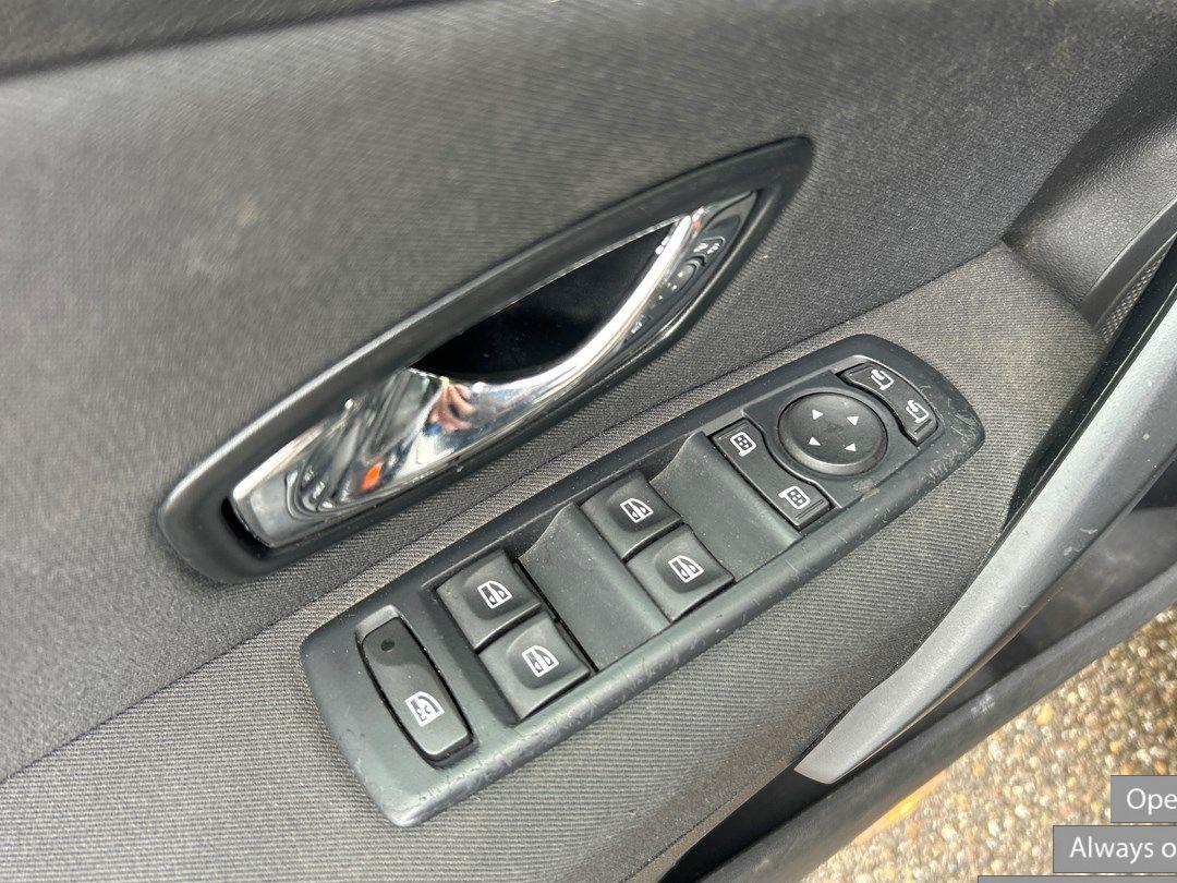 Renault Megane 2014 — photo 20