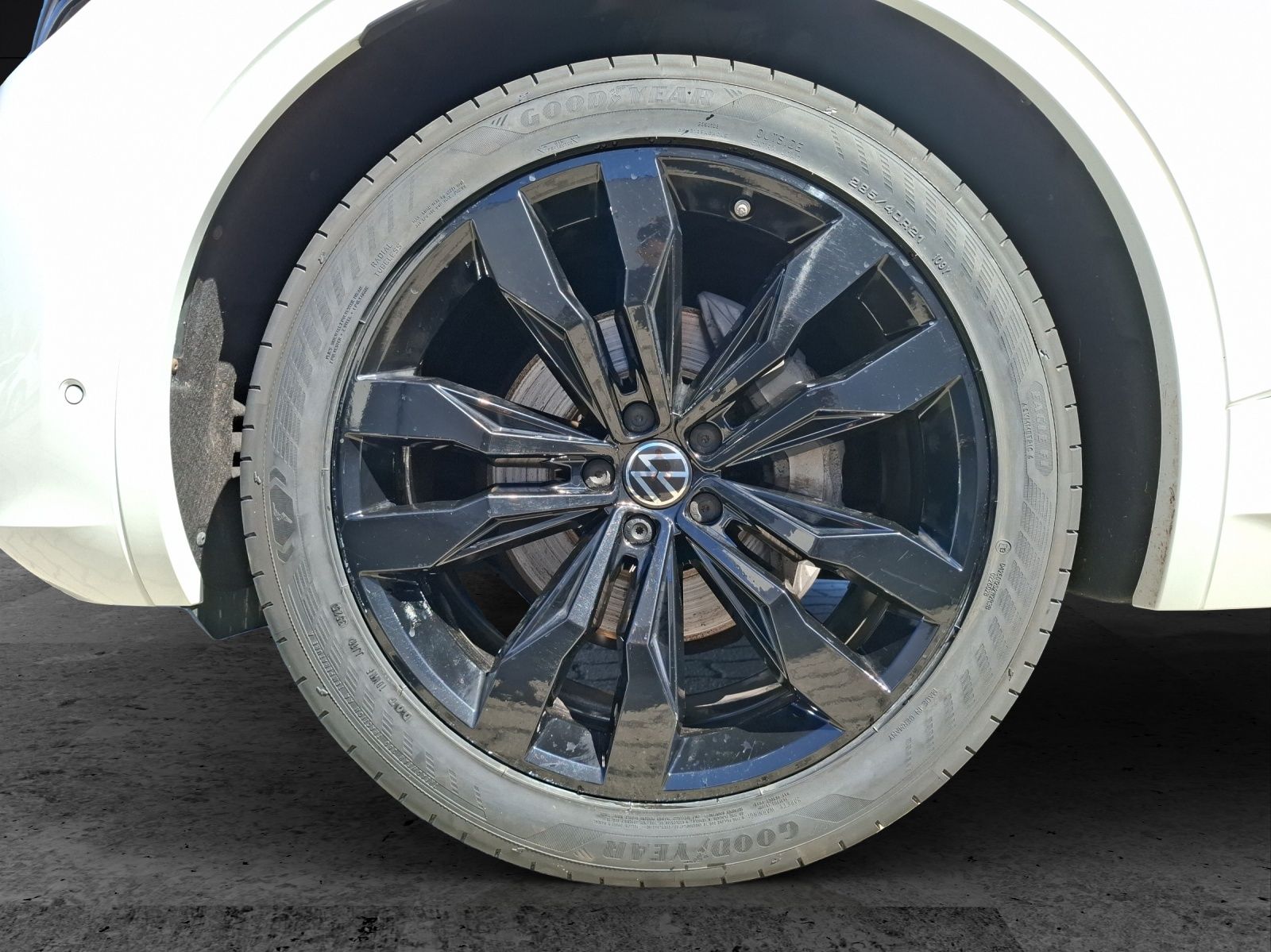Fahrzeugabbildung Volkswagen Touareg TDI R-Line 4M Matrix AHK Pano Leder Luft