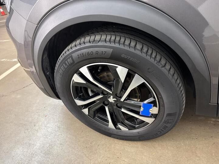 Fahrzeugabbildung Peugeot 2008 GT 1.2PURETECH NAVI KAMERA PDC ACC 1.HAND