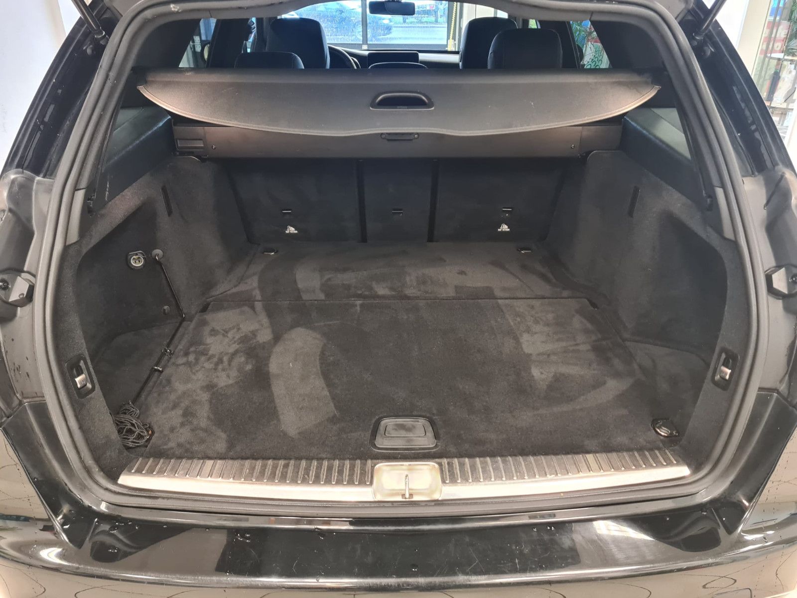 Fahrzeugabbildung Mercedes-Benz C 200 NIGHT EDITION / KAMERA / GEPFLEGT