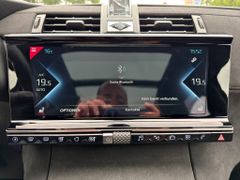 Fahrzeugabbildung DS Automobiles DS 7 Crossback 225 E-Tense Performance Line +