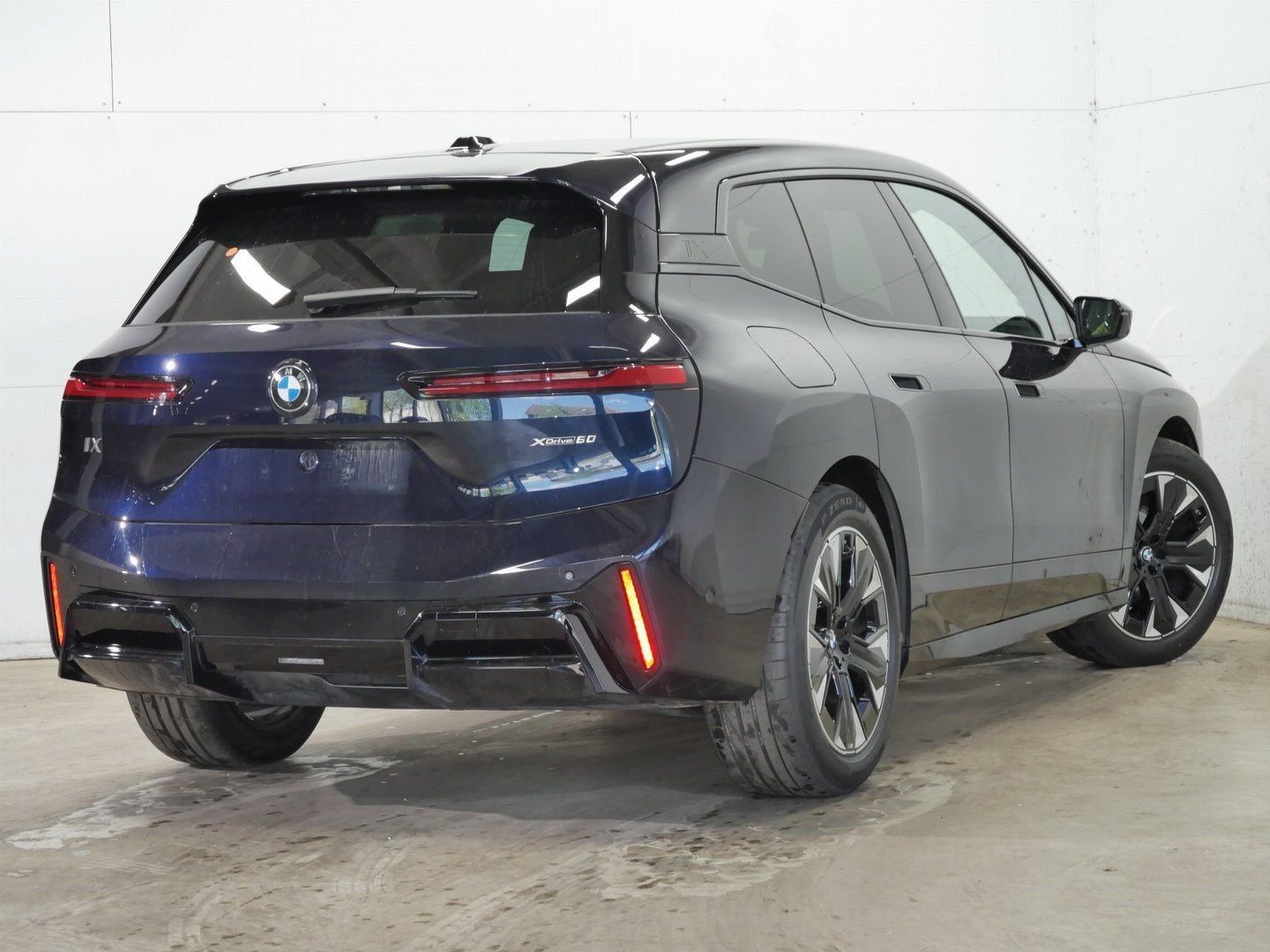 Fahrzeugabbildung BMW iX xDrive60 |Adapt. Luftfederung |Sitzbelüftung