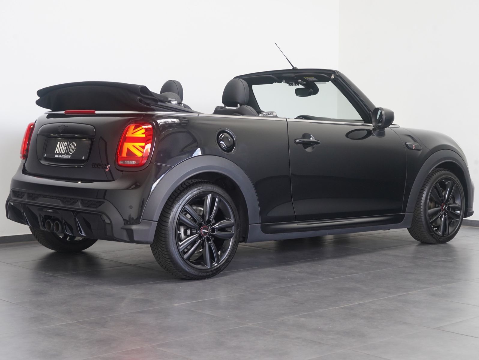 Fahrzeugabbildung MINI Cooper S Cabrio John Cooper Works Trim