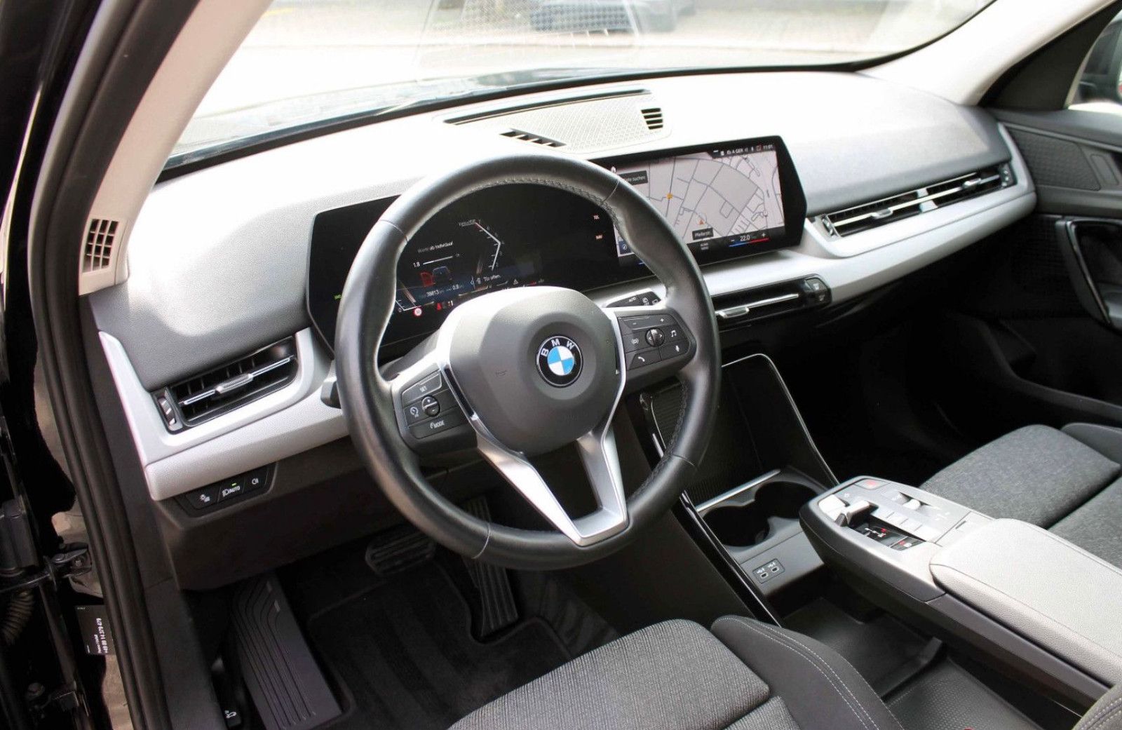 Fahrzeugabbildung BMW X1 sDrive 18i Steptr. ACC KAM PDC LED NAV AHK