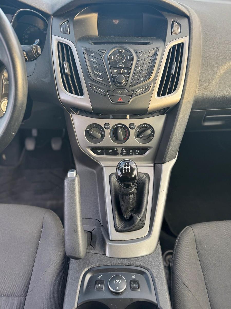 Ford Focus 2014 — photo 10