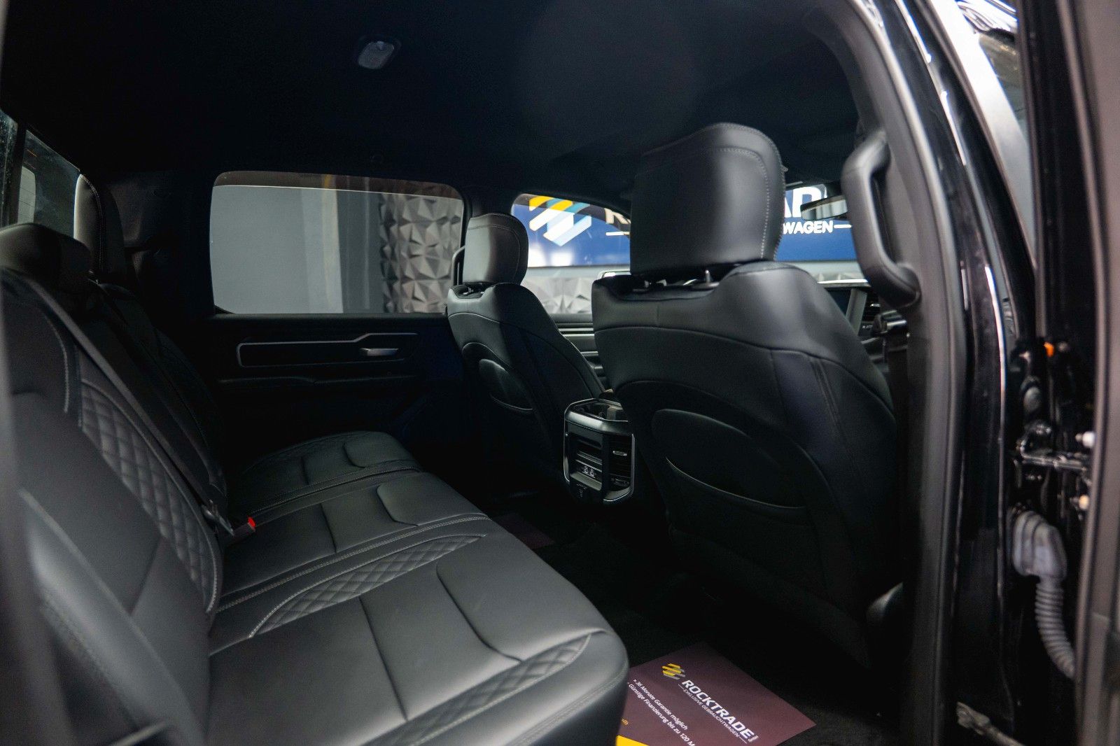 Fahrzeugabbildung Dodge RAM 5.7 V8 HEMI 4x4 BLACK Limited Longbed 19%