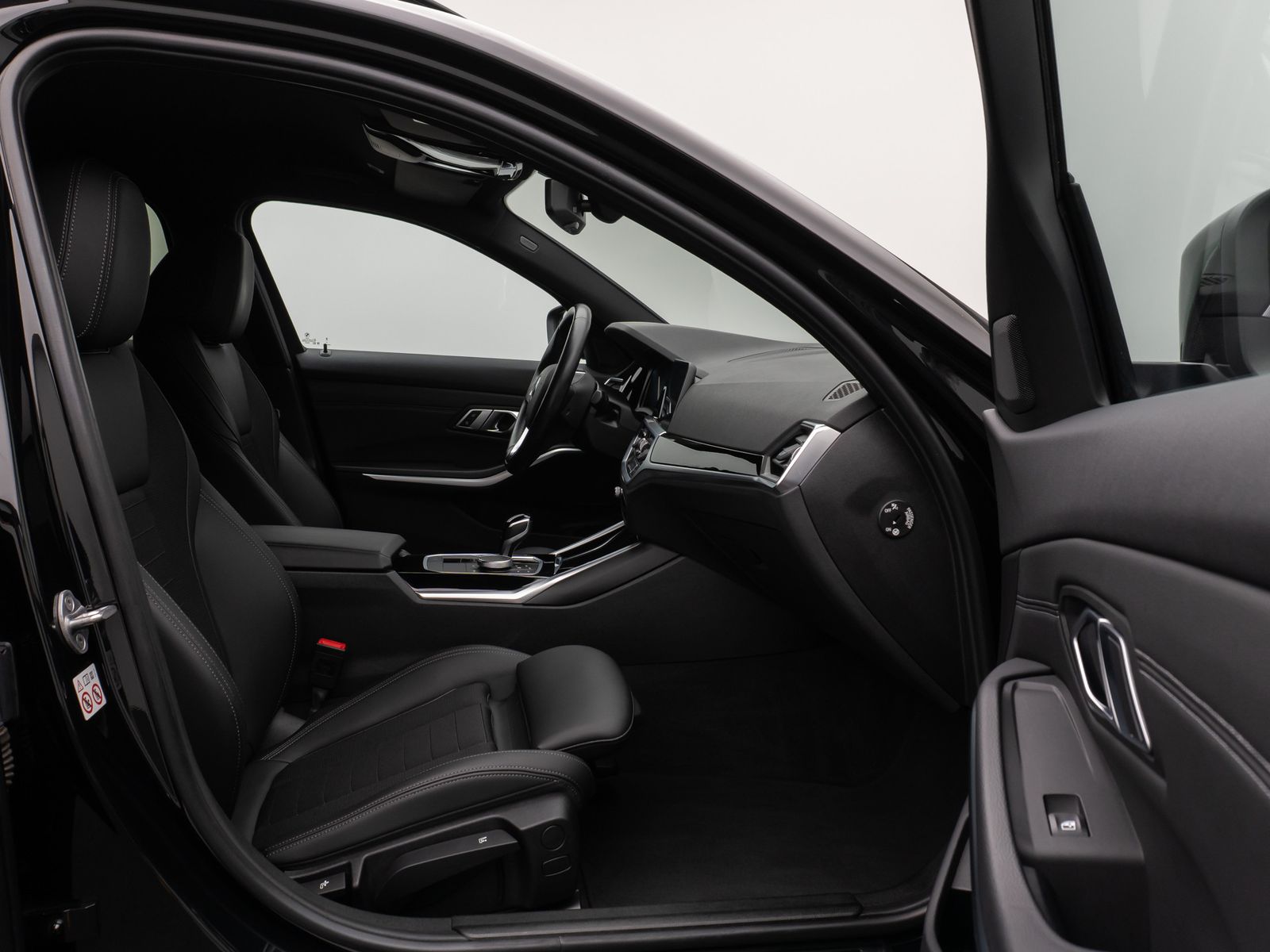 Fahrzeugabbildung BMW 320d  Kamera DAB HiFi DrivAssist Alarm LED Sport