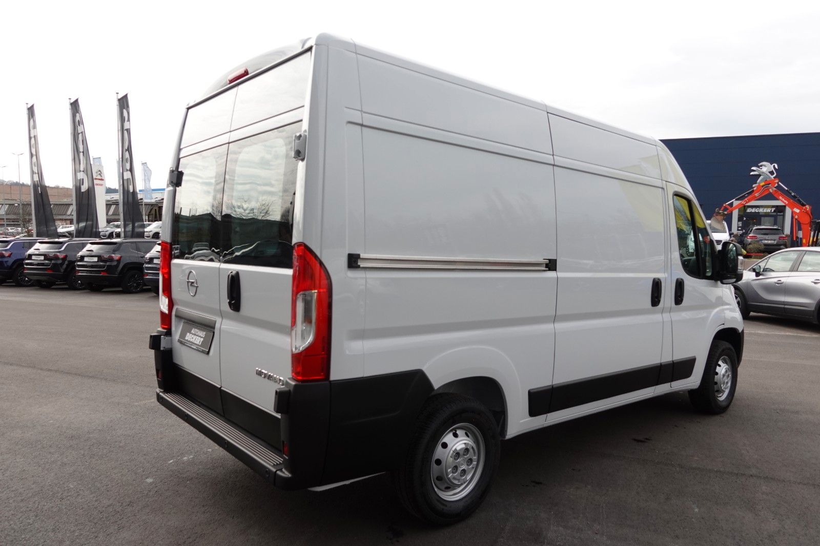 Fahrzeugabbildung Opel Movano Cargo L2H2 2.2 Diesel 103 kW