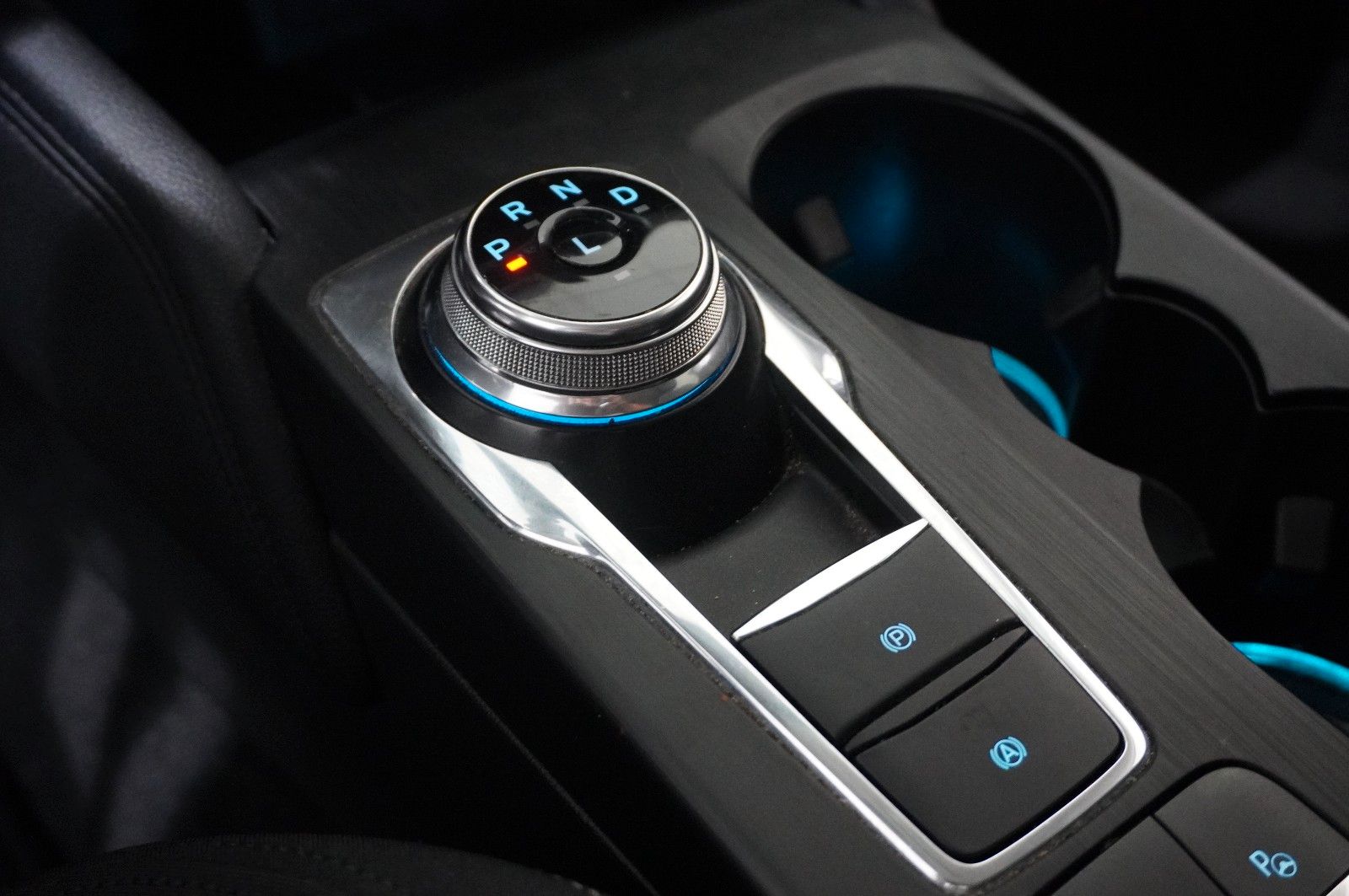 Fahrzeugabbildung Ford Focus Turnier 2.0D TITANIUM NAVI/LED/KAMERA/SHZ