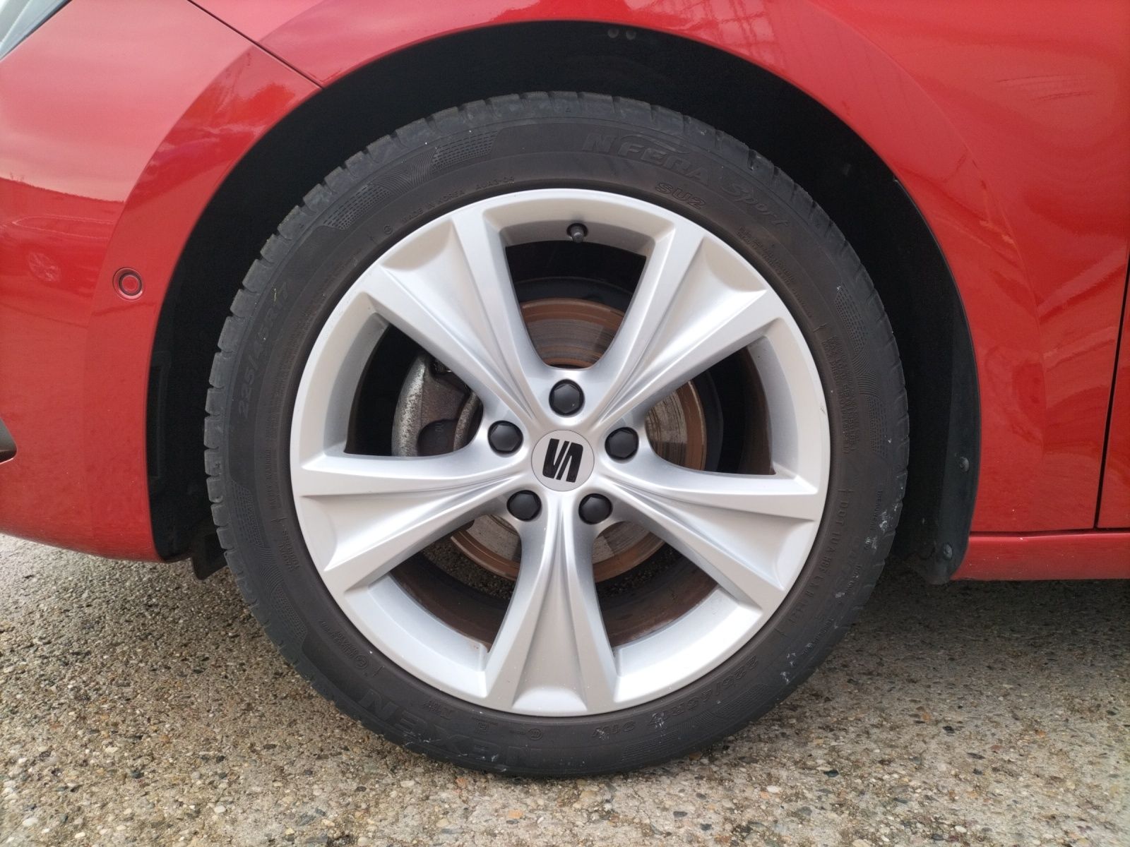 Fahrzeugabbildung SEAT Leon ST eTSI FR-Line DSG LED AHK Navi ACC Park-A