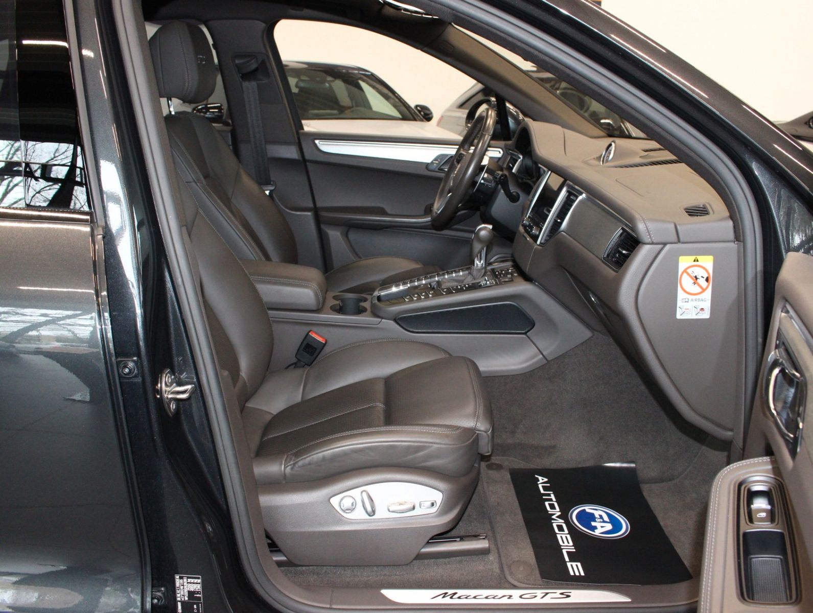 Fahrzeugabbildung Porsche Macan GTS Sport Design Sport Chrono*Pano